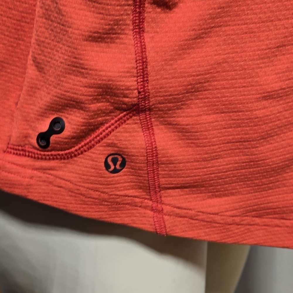 Lululemon Red & Grey Short Sleeve Rear Zip Pocket Training Shirt Men's Size Medi - Picture 6 of 6